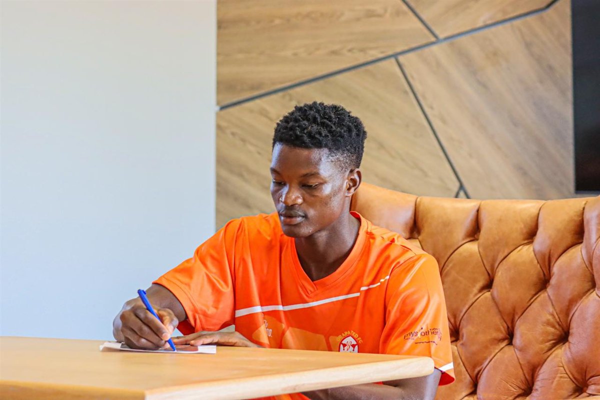 Done Deal! Lindokuhle Zungu Puts Pen to Paper for the Ostriches — photo 2